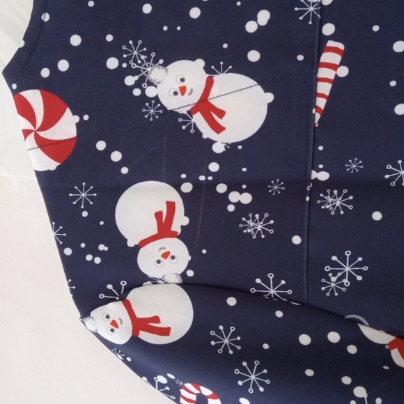 REVEL PREMIUM STRETCH V-NECK 2  POCKET MEDICAL SCRUB UNIFORM TOP SIZE MEDIUM NWT - Picture 8 of 10